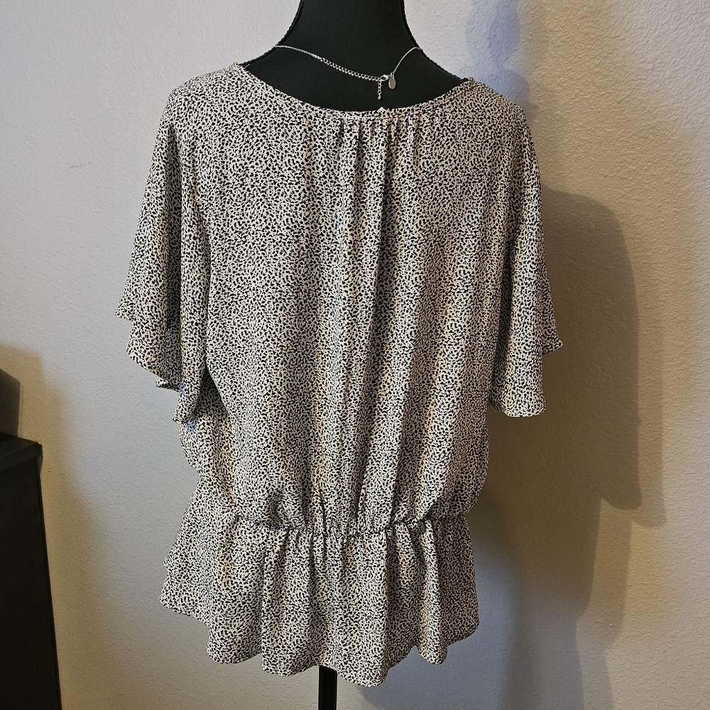 Sienna Sky Women's Large Short Sleeve Blouse - Picture 6 of 7